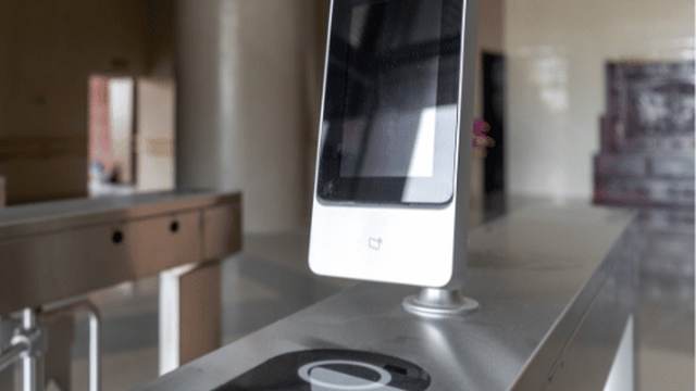 Терминал Face ID на турникете